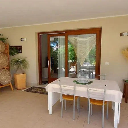 Luigi A Poggio Dei Pini, Con Giardino E Posto Auto