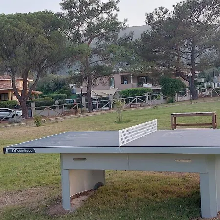 Luigi A Poggio Dei Pini, Con Giardino E Posto Auto * 카포텔라