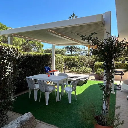 Luigi A Poggio Dei Pini, Con Giardino E Posto Auto 펜션